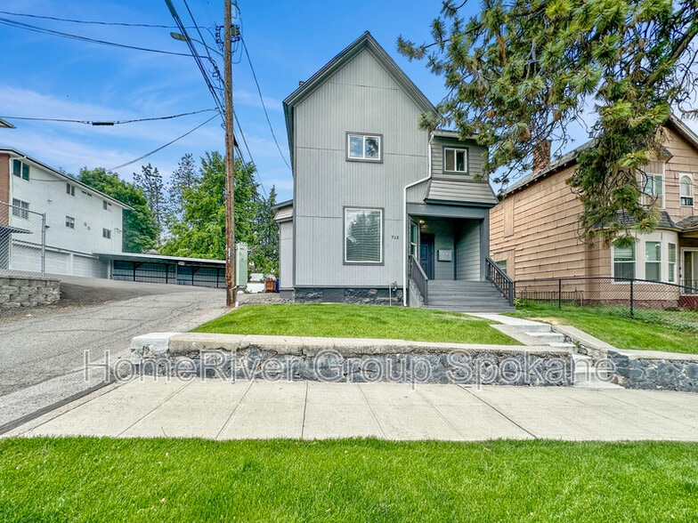 Building Photo - 712 S Maple St