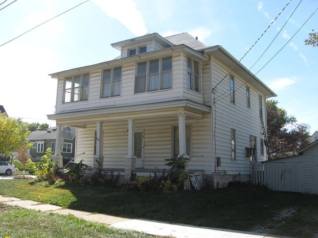 Building Photo - 2121 Walnut St
