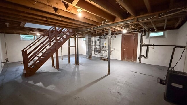 Building Photo - Gorgeous single-family home near Hartford ...