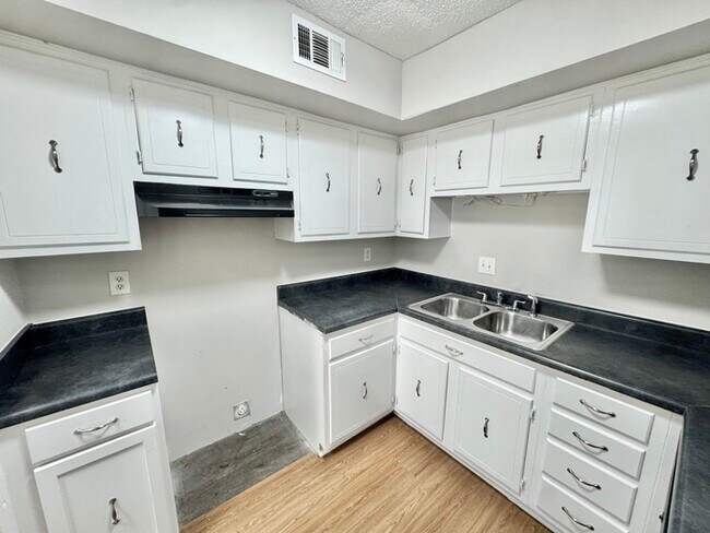 Building Photo - 5426 Gatehoyse Drive