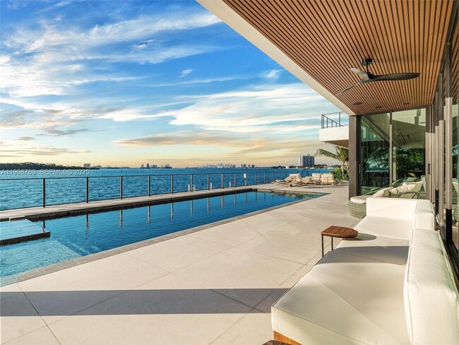 Building Photo - 11400 N Bayshore Dr