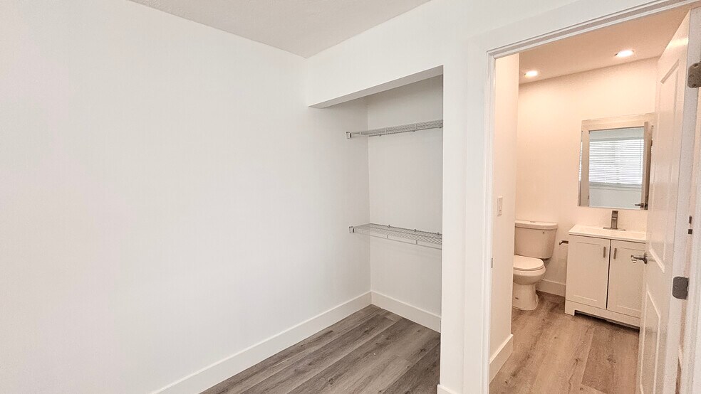 Building Photo - 721 N 68th Way