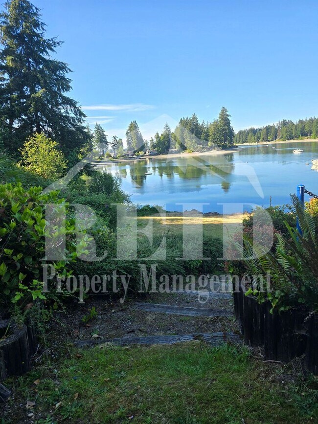 Building Photo - 924 Shorewood Dr