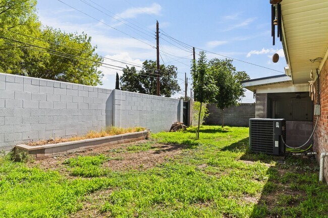 Building Photo - 1240 W Copper Ave