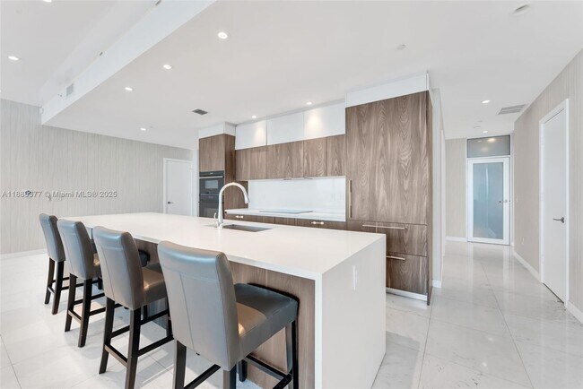 Building Photo - 480 NE 31st St