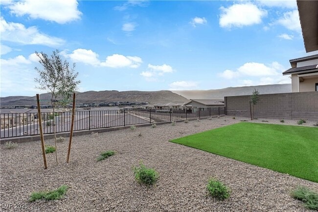 Building Photo - 11079 Rolling Vista Dr