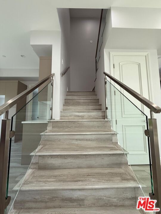 Building Photo - 6717 Sunnyslope Ave