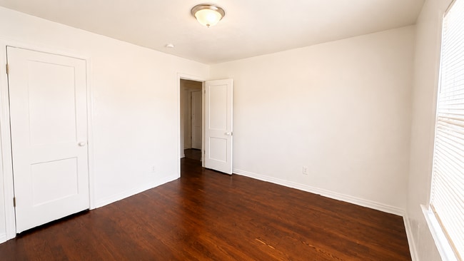 Building Photo - 2-Bed, 1- Bath Brick Home For Rent