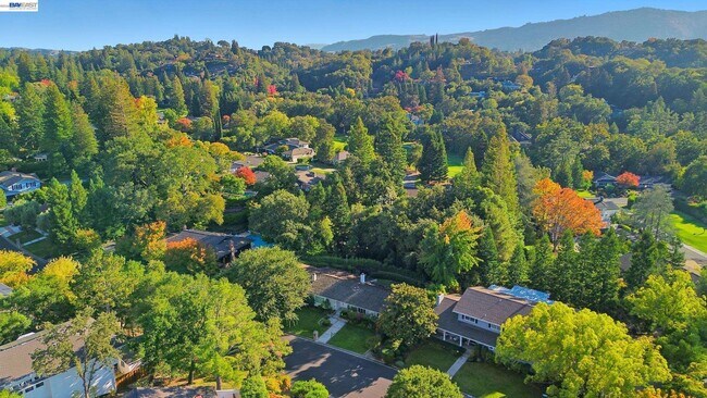 Building Photo - 2402 Royal Oaks Dr