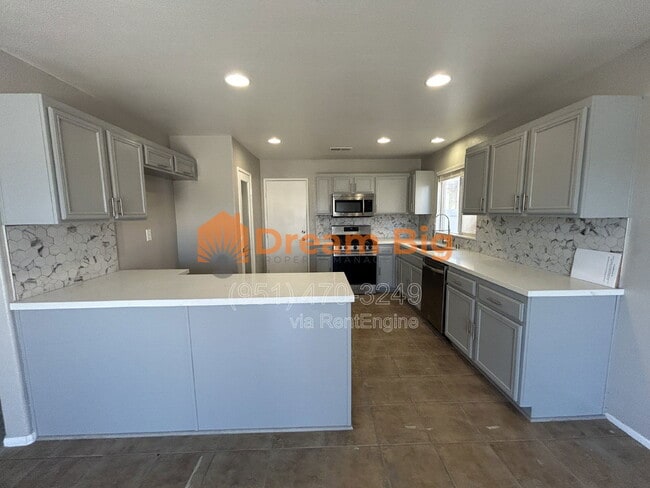 Building Photo - 3857 Akina Ave