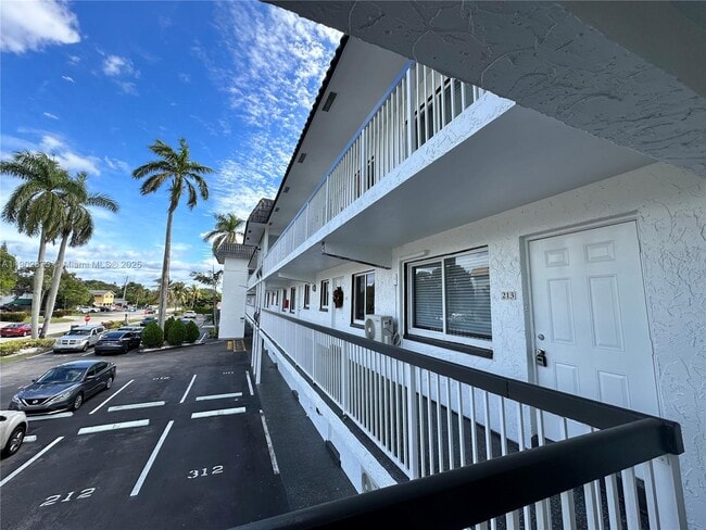 Building Photo - 1400 NE 56th St
