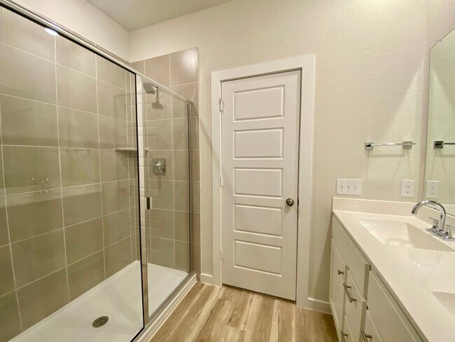 Building Photo - BRAND NEW HOME