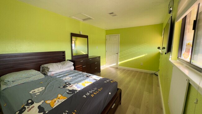 Building Photo - 4580 Sandmound Blvd