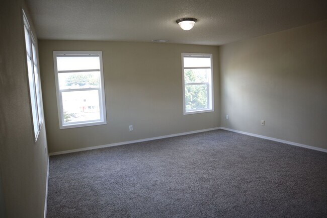 Building Photo - 9507 NE 39th Ave