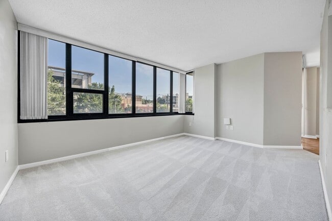 Building Photo - wh409