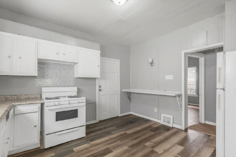 Building Photo - 3657 E 151st St