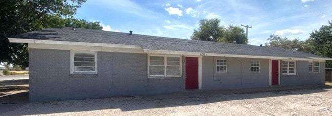 Building Photo - $0 First Month's Rent / $0 Deposit at Move-in
