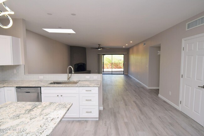 Building Photo - 4581 Cam Campero