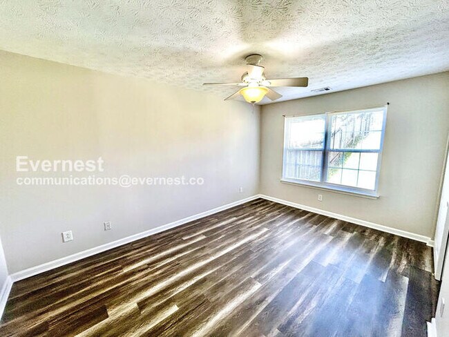 Building Photo - 3-Bedroom Home with Garage / Pet-Friendly ...