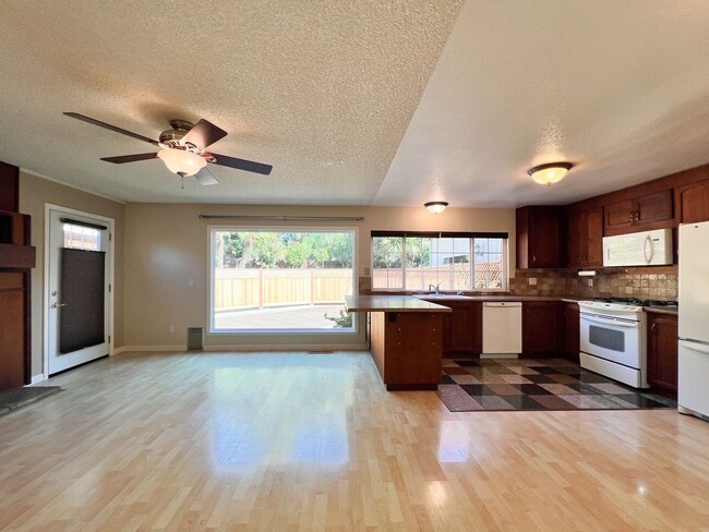 Building Photo - Charming 1 Bedroom, 1 Bath Rental with Pri...