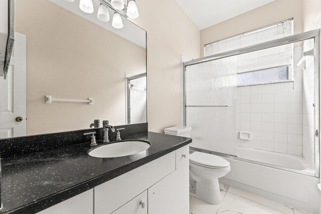 Building Photo - 5872 NW 73rd Ct