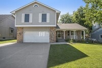 Building Photo - 4 Bedroom Papillion Home!