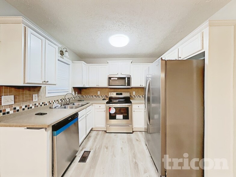 Building Photo - 280 Farmington Dr