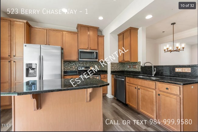Building Photo - 523 Berry Chase Way