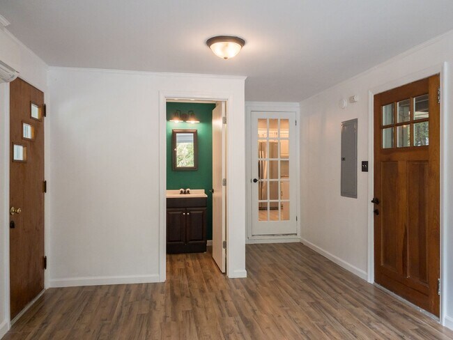 Building Photo - Beautiful Three-Bedroom with Fenced Yard i...