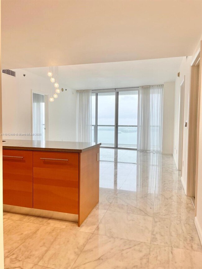 Building Photo - 475 Brickell Ave