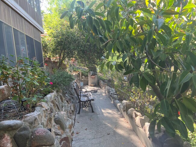 Garden View - 1525 Fernwood Pacific Dr