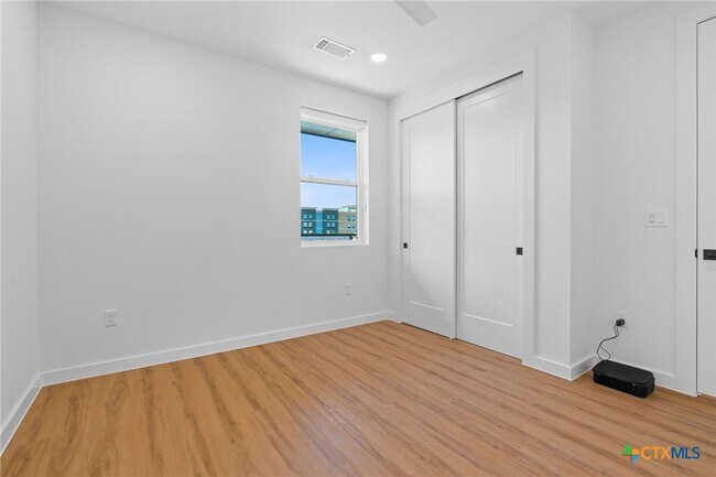 Building Photo - 2165 Gabriels Pl
