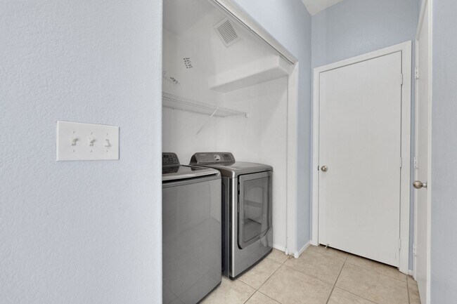 Building Photo - Updated Two-Story 3 bed/2.5 bath Home with Open Kitchen, Attached 1 Car Garage & Modern Flooring ...