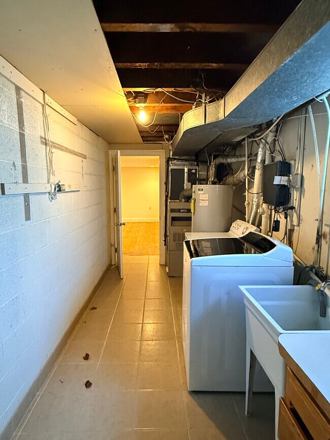 Building Photo - 3808 Ronnald Dr