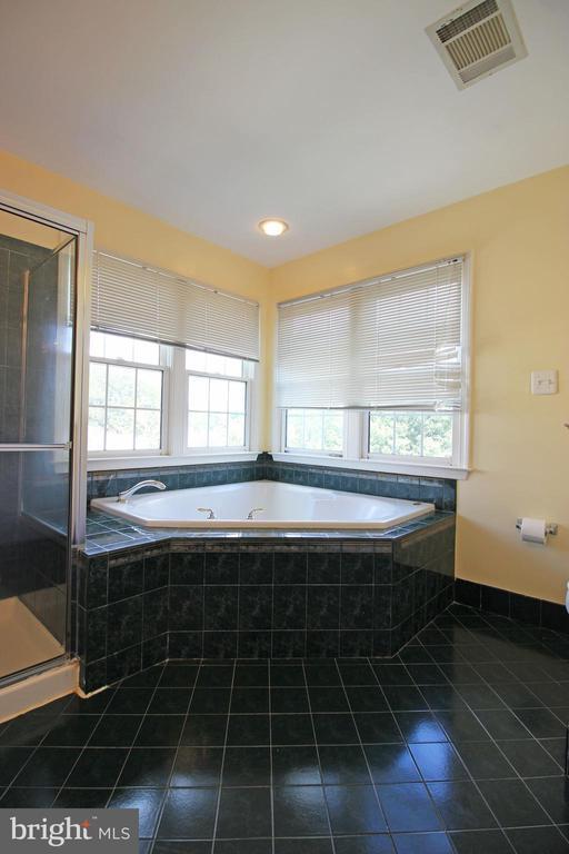 Building Photo - 11799 Valley Ridge Cir