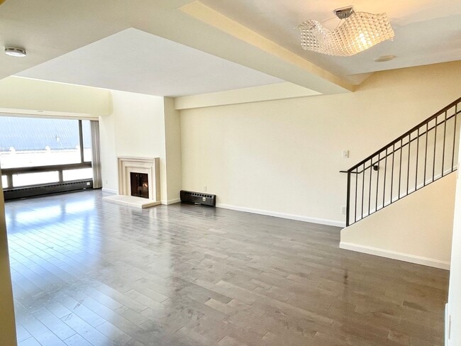 Building Photo - Iconic Gramercy Towers! 2 Story 2BR/2.5BA! 1,745SqFt!  VIEWS! Pool! Fitness! Pet! Parking!  Laund...