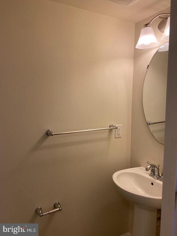 Building Photo - 5556 Peanuts Ln