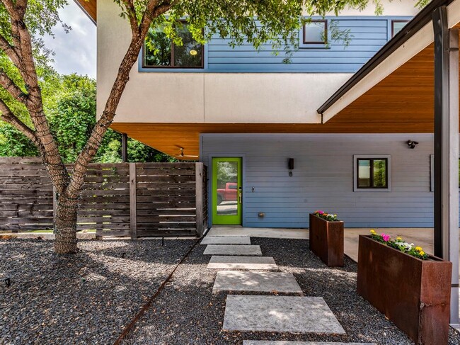 Building Photo - 2101 Montopolis Dr