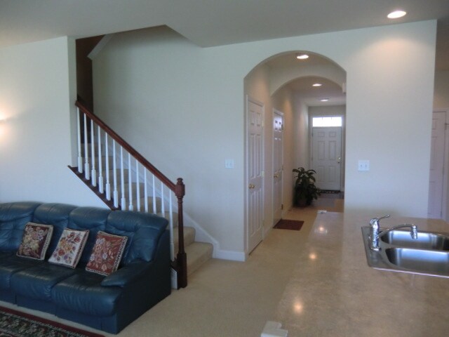 Building Photo - 2128 Red Fox Dr