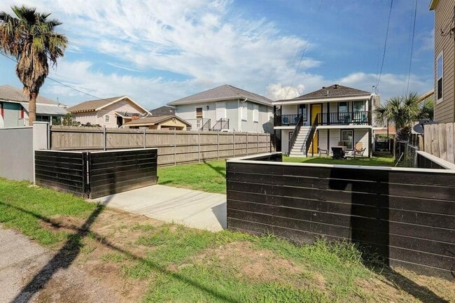 Building Photo - 4017 M Ave