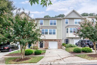 Building Photo - 4 Bedroom Heritage Townhome