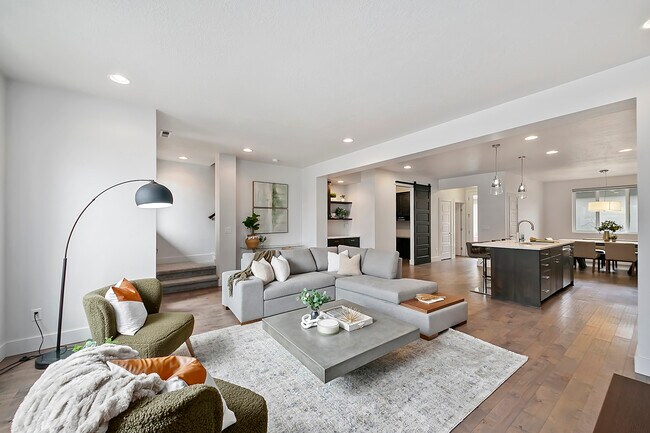 Building Photo - 3714 E Parkcenter Blvd