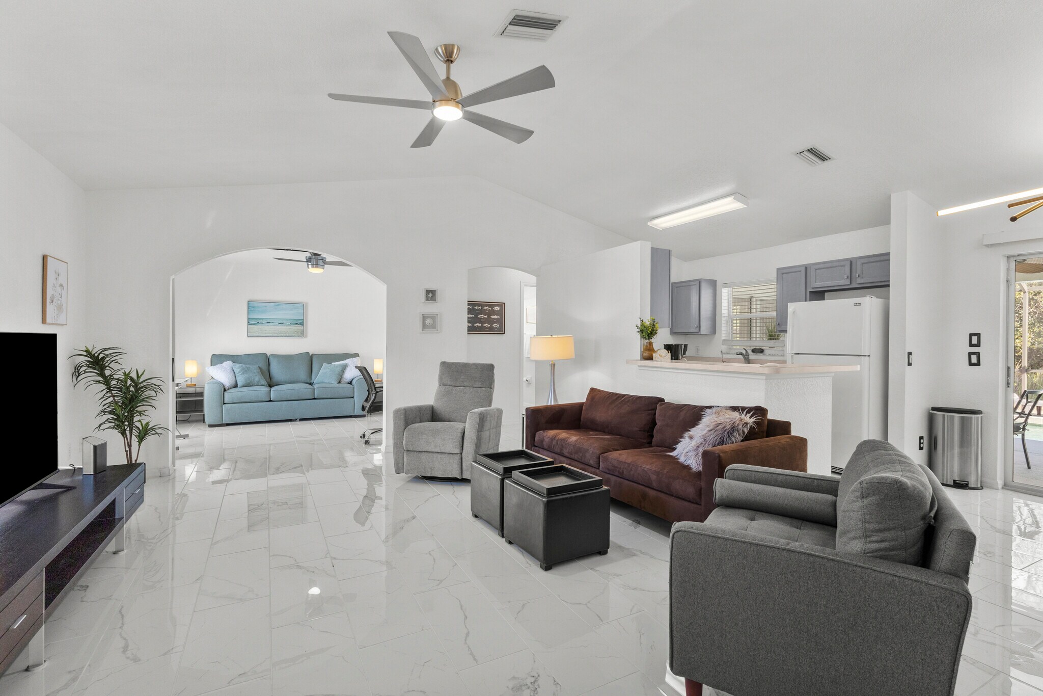 Building Photo - 3620 Candia Ave