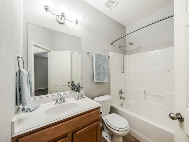 Building Photo - 414 Dartmoor Dr