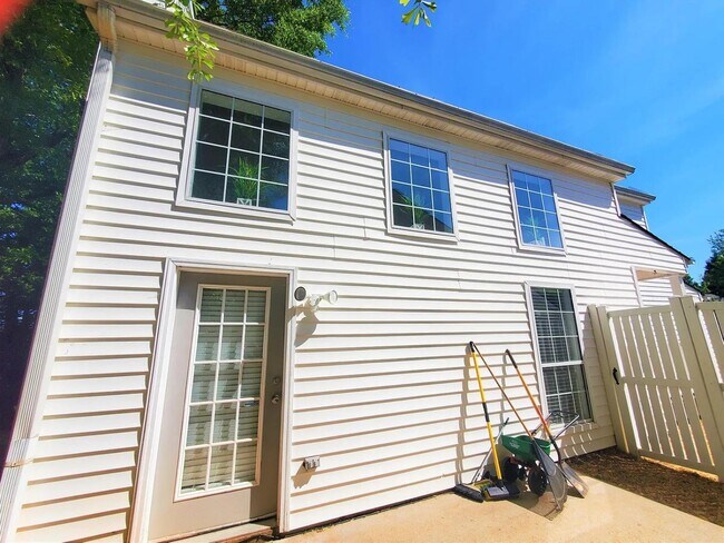 Building Photo - 2990 Barnwood Crossing NW