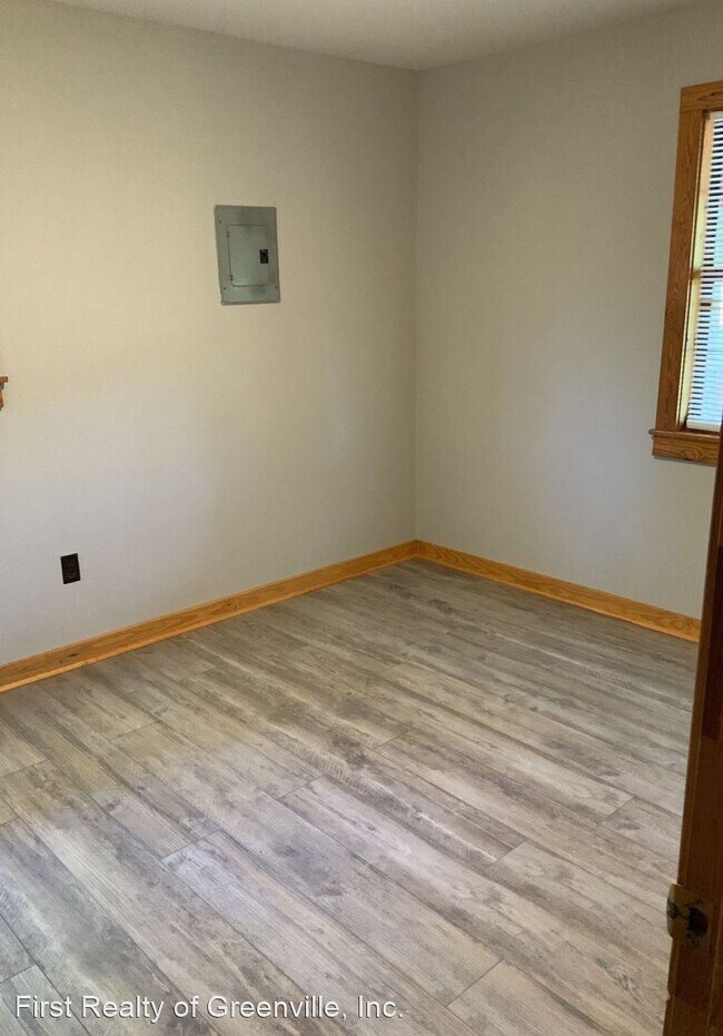 Building Photo - 2 br, 1 bath House - 296 Wagon Wheel Rd.