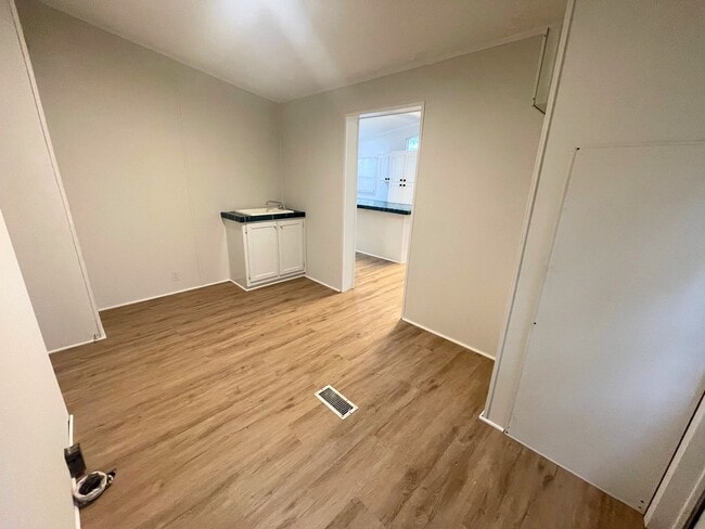 Building Photo - LEASING NOW FOR NOVEMBER 2025!