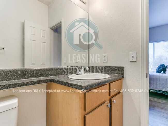 Building Photo - Spacious 4 Bed 4 Bath Furnished Condo at T...