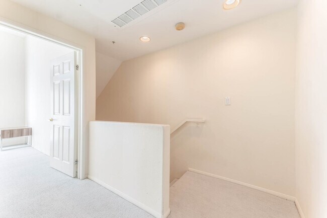 Building Photo - 5220 Premiere Hls Dr