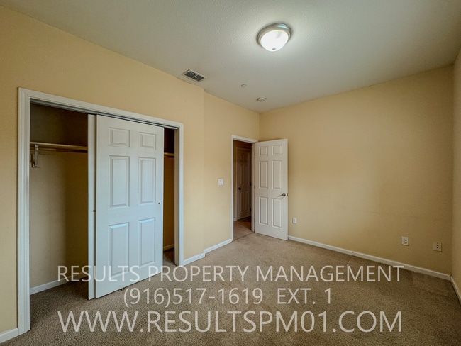 Building Photo - Beautiful Orangevale 3 Bedroom 3 Bath!